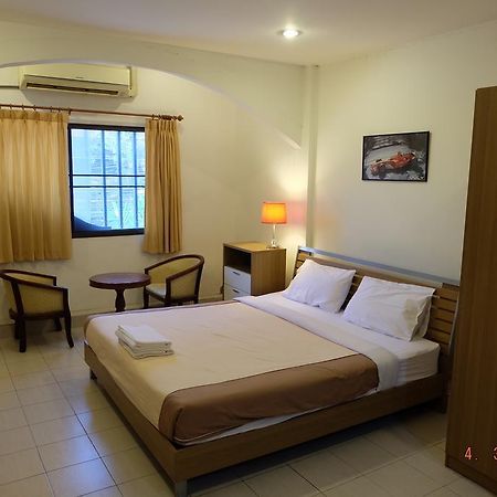 Piccolo Restaurant&Guest house Pattaya Esterno foto