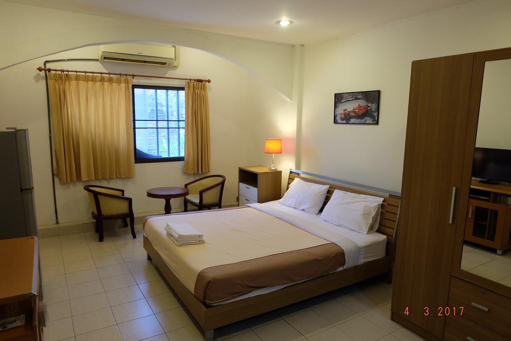 Piccolo Restaurant&Guest house Pattaya Esterno foto